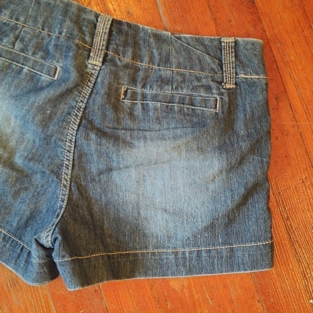 So Dark Wash Mid-Rise Jean Denim Shorts Sz 11 - Picture 6 of 7